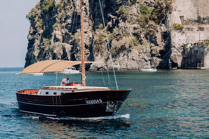 Tour of the island of Procida in a schooner - The Vivara bay stop: when the best view is the pause
