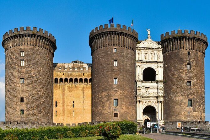 Tour of the Monumental Naples with an art expert - Square tour and the Fountain of Neptune finale