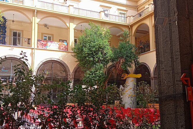 Tour of the Spanish Quarters and the monumental centre of Naples - Quartieri Spagnoli to Piazza Plebiscito: what this tour covers in real time