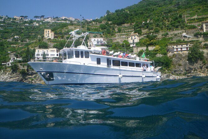 Tour on the Amalfi Coast, 4-hour cruise with aperitif - The Route: Vietri to Amalfi, With Lighthouse and Cave Country