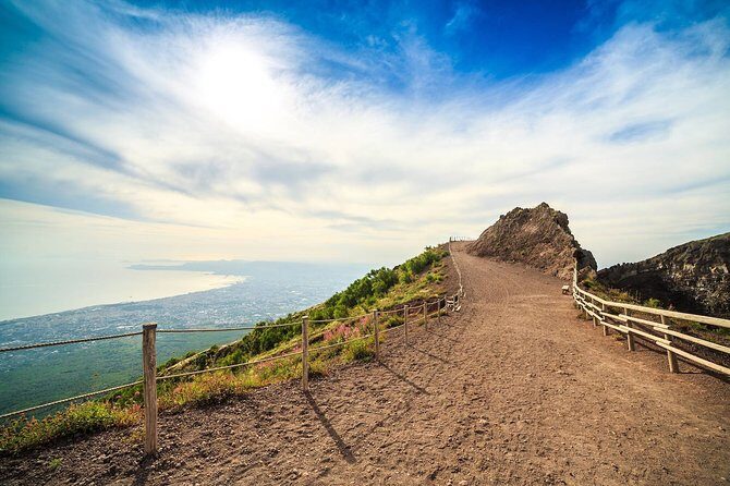 Tour on Vesuvius with wine tasting - Turning a volcano day into a well-paced outing from Naples