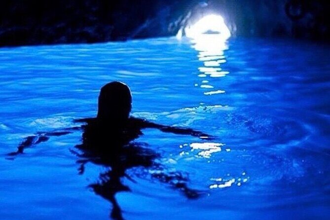 Tour Privato di Capri in Barca - Stop 3: Green Grotta (Grotta Verde) With Time to See the Color