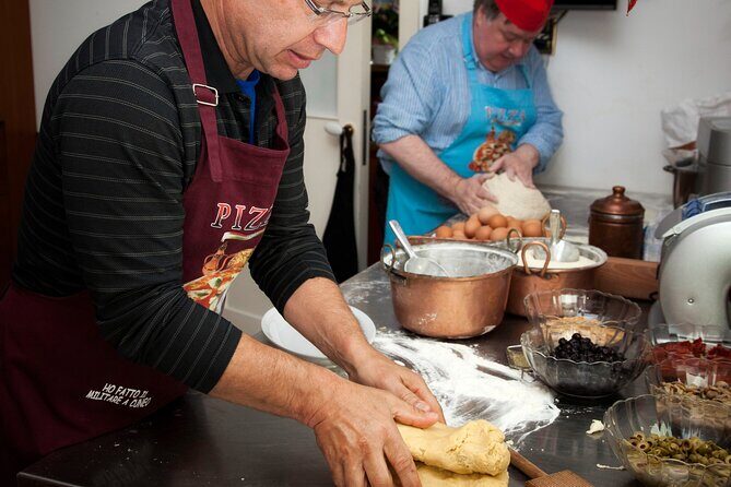 Traditional Neapolitan cooking class - The Garden Part: Herbs and Ingredients That Change the Flavor