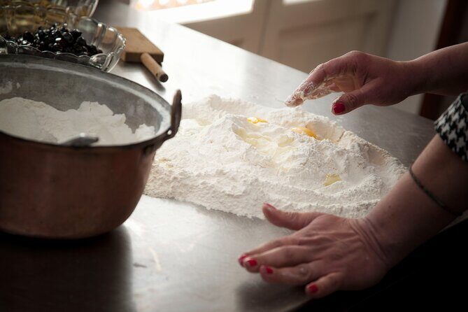 Traditional Neapolitan cooking class - Dessert Choices: Panna Cotta or Tiramisu