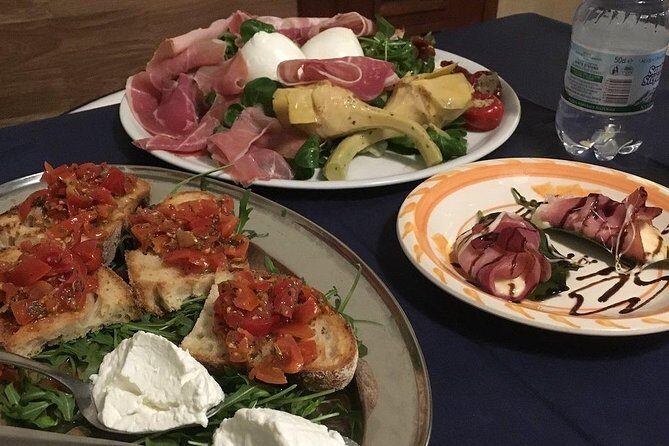 Traditional Neapolitan Dinner in Pompei - Villa Franca - Family Restourant - Starters in classic Neapolitan style: from buffalo mozzarella to Vesuvio tomatoes