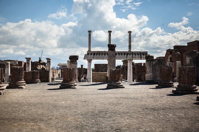 Transfer from Praiano to Naples - Drop-off in Naples: control where you end up