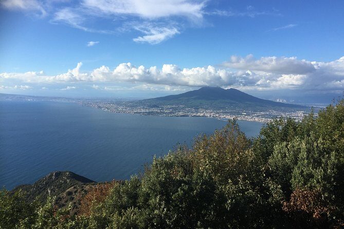 Transfer from Sorrento to Naples - En route through traffic: planning for an hour that can flex