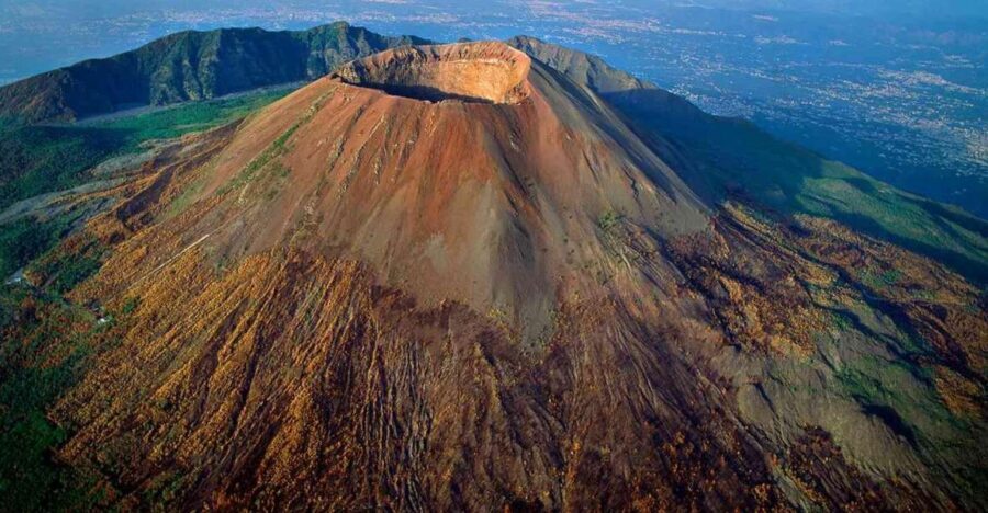 Vesuvio: 3h trekking tour with volcanological guide - The crater top and panoramic Gulf of Naples views