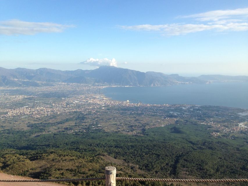 Vesuvio: 3h trekking tour with volcanological guide - Heading down the Matrone road back to the start