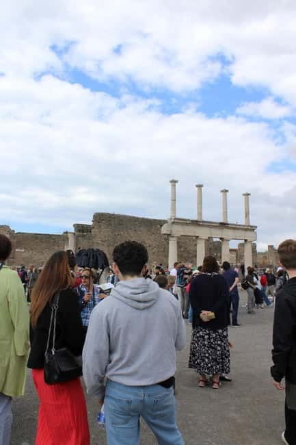 Vesuvius and Pompeii Tour from Naples All Included - Languages and Group Experience: Easy Communication for a Mixed Schedule