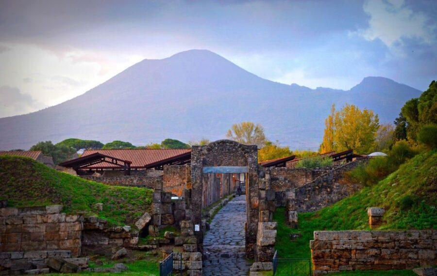 Vesuvius and Pompeii Transfer + Entrance for the Vesuvio - Meeting at Ercolano Scavi: The part where you set yourself up to win