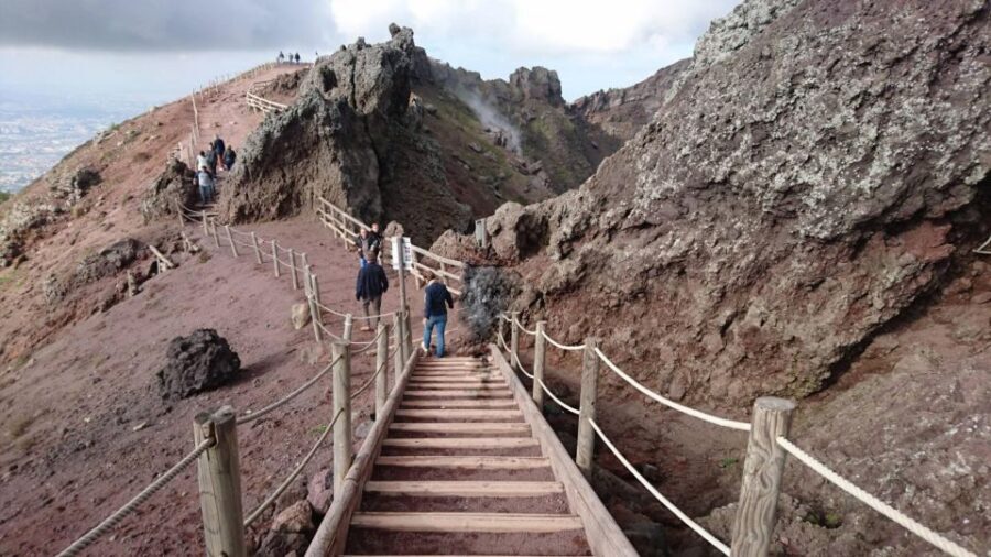Vesuvius: Skip-the-line tickets with round trip transport - From Pompeii to the Crater: The Round-Trip Plan That Saves Time