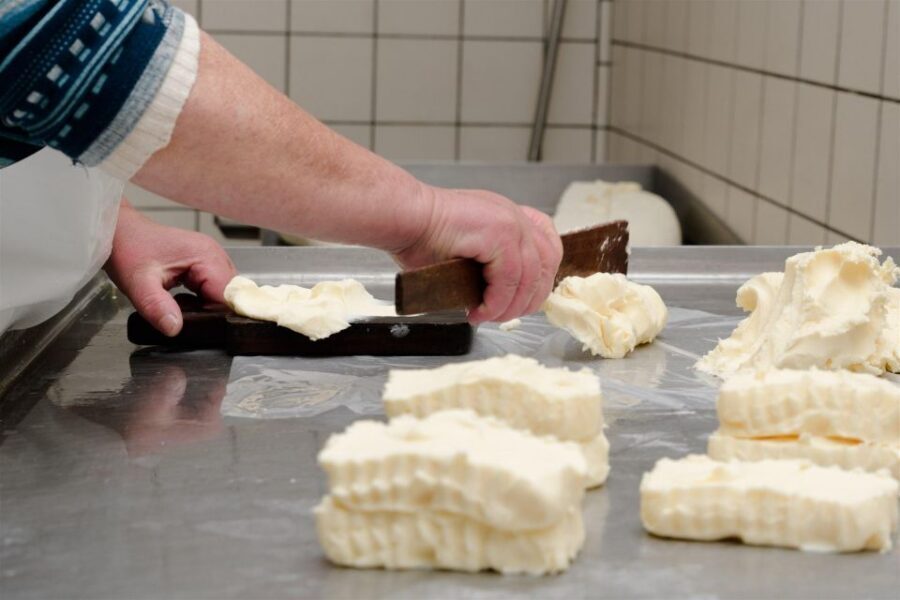Vico Equense: Tour in the dairy "Mozzarella Experience" - Getting there: Piazza San Salvatore and the uphill reality