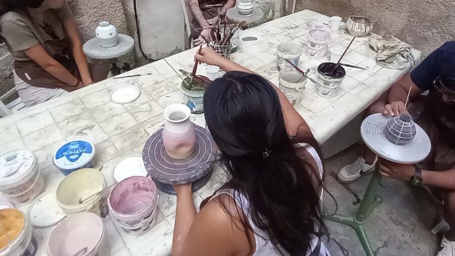 Vietri sul Mare: majolica decoration workshop - Meeting Elvira in a Courtyard Palazz o (The Amalfi Coast Part)