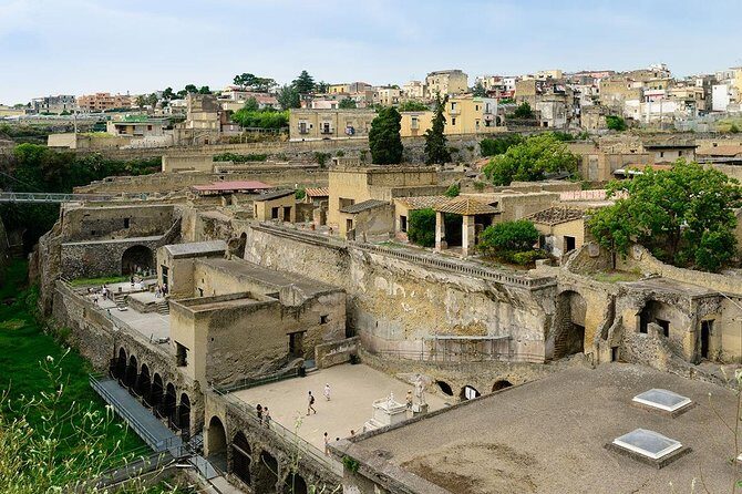 Visit Herculaneum with an expert professional guide (2/3 hours) - How the tour flows: earphones, group size, and comfort