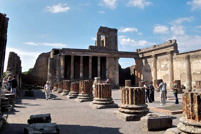 Visit Mt Vesuvius & Pompeii skip the line tickets from naples - The optional Mt. Vesuvius vineyard stop and wine tasting