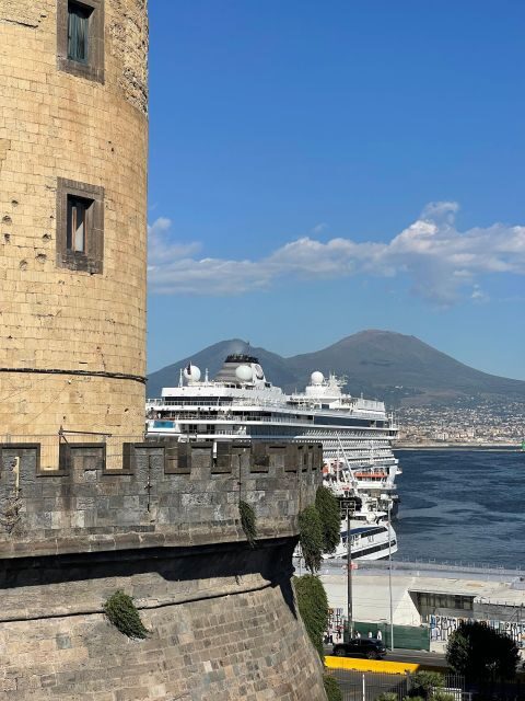 Walking tour in Naples - Spanish Quarters streets: markets, hanging laundry, and coffee in the air