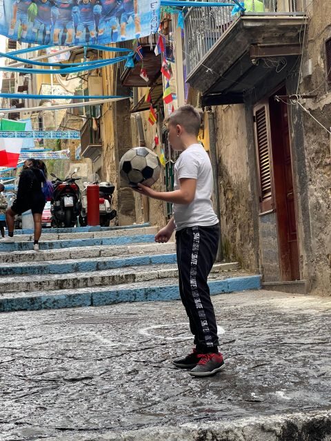 Walking tour in Naples - Umberto Gallery: a stylish pause before Naples gets loud