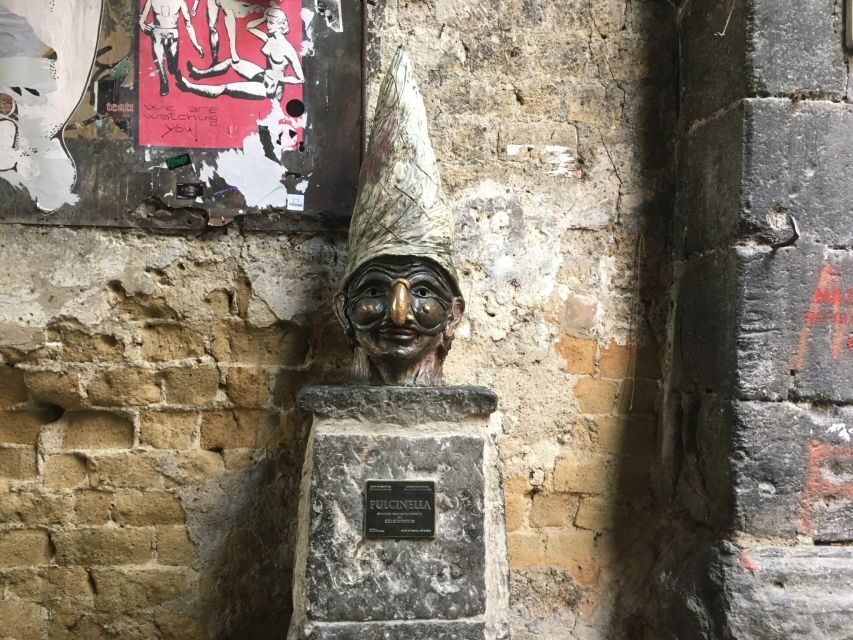 Walking-tour of Naples hystorical Centre - Piazza Dante and Vanvitelli’s Convitto Nazionale: starting with a landmark that sets the tone