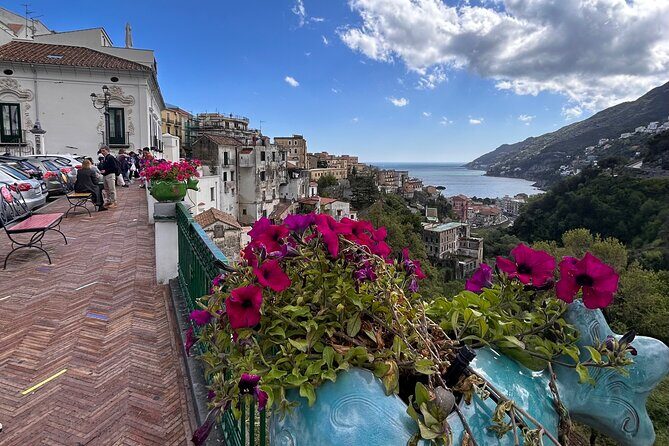 Walking Tour Vietri Sul Mare: ceramics town on the Amalfi Coast - Stop 1: Duomo di San Giovanni Battista in 15 minutes